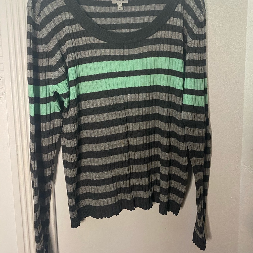 Slope light sweater very chic and comfy/ fits M/L